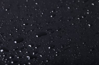 Bir renk arka plan üzerinde Su damlacıkları. Sığ derinlik-in tarla. Se