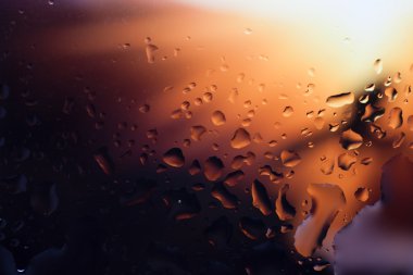 Bir renk arka plan üzerinde Su damlacıkları. Sığ derinlik-in tarla. Se