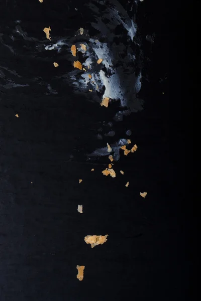 Huella de crema y migas de la torta sobre un fondo negro —  Fotos de Stock