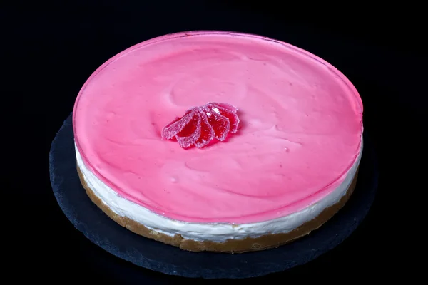 Bolo de queijo caseiro fresco com geleia rosa — Fotografia de Stock