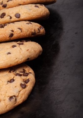 Siyah bir zemin üzerine çikolata damla ile Amerikan tanımlama