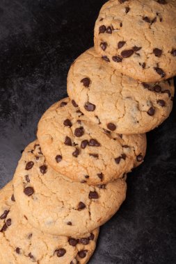 Siyah bir zemin üzerine çikolata damla ile Amerikan tanımlama