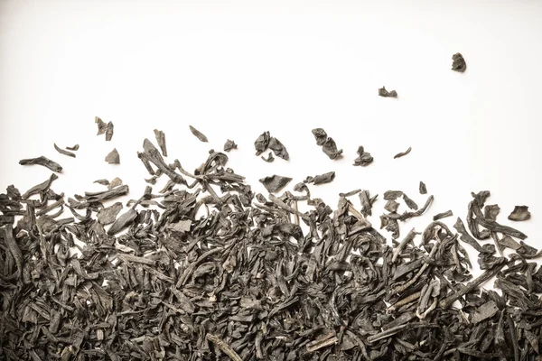 Folhas de chá preto seco como textura para o fundo. Tonificado — Fotografia de Stock