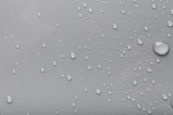 Las gotas del agua sobre el fondo de color. Gris — Foto de Stock