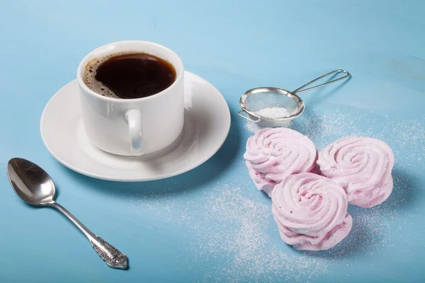 stock image Fresh pink homemade zephyr - marshmallow and white cup of tea on