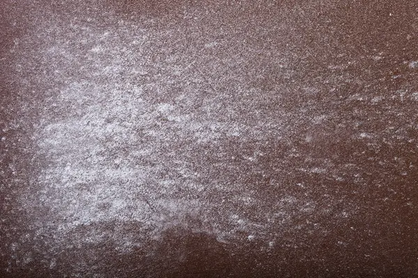 暗い背景上にこぼれ小麦粉 — ストック写真