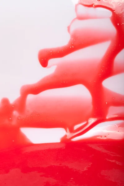 추상적인 표면에 붉은 미러 유약의 얼룩 — 스톡 사진