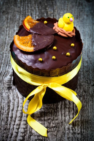 Bolo de Páscoa em uma mesa de madeira. Tonificado — Fotografia de Stock