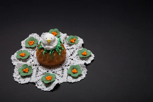 Cupcake di Pasqua con pulcino divertente — Foto Stock