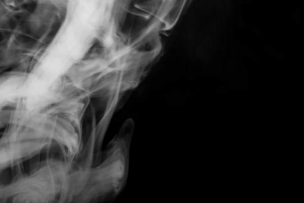Moln av rök på svart bakgrund. Defocused — Stockfoto
