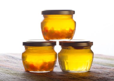 Parlak sarı reçel - karahindiba çiçek tatlım. Seçici odak. Sha