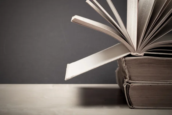 Old books. Selective focus. Shallow depth of field. Toned — Stock Photo, Image