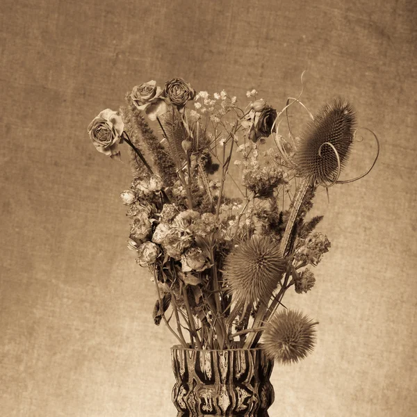 Bouquet of dry flowers on burlap background. Selective focus. To — Stock Photo, Image