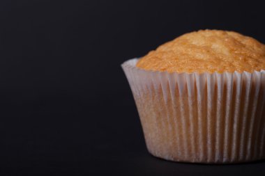 Daha önce dekorasyon taze kek çöl. Seçici odak. Sığ