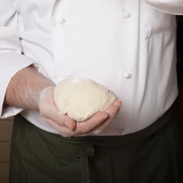 남자 손에 의해 집 빵을 만드는 과정 — 스톡 사진