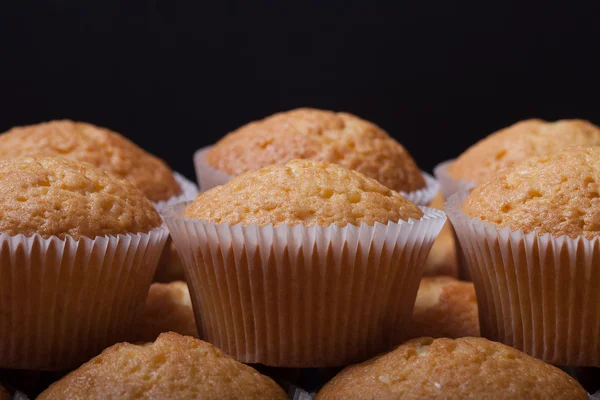 Daha önce dekorasyon taze kek çöl. Seçici odak. Sığ