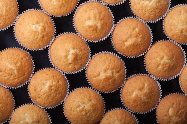 Daha önce dekorasyon taze kek çöl. Üstten Görünüm