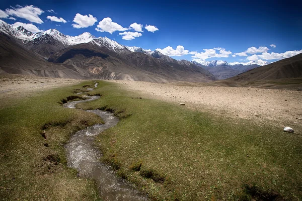 Pagórkowaty krajobraz w Tadżykistanie. Pamir — Zdjęcie stockowe