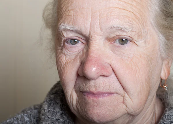 Portrait of an elderly woman. Closeup view — Stock Photo, Image