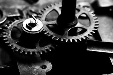 Eski saat toz ve yağlama yağı ile kirli. Seçici foc