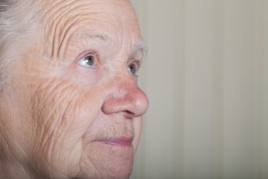 Yaşlı bir kadın portresi. Closeup görünümü