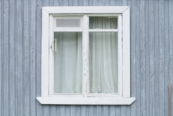 A régi fa ablak házak festett fal. Szelektív összpontosít — Stock Fotó