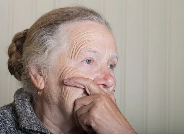 Portrait of an elderly woman — Stock Photo, Image