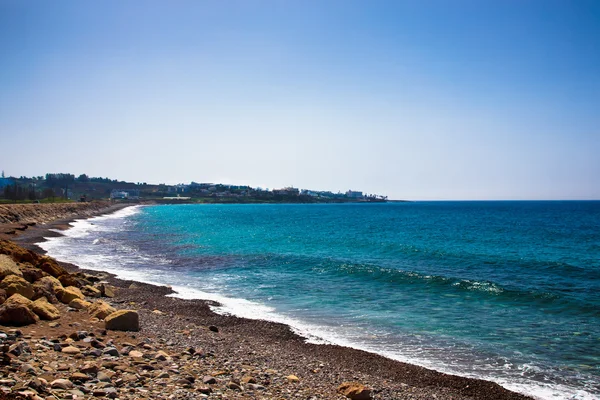 Pebbles Beach et Blue Sea. tonique — Photo