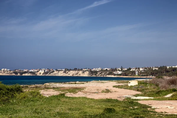 Vista sulla città turistica sulla costa mediterranea — Foto Stock