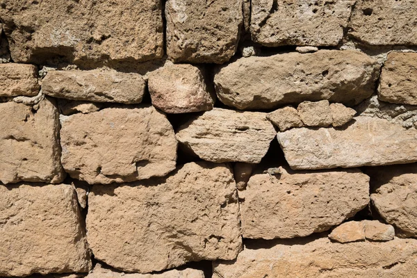 Muren er laget av naturstein. Bakgrunn – stockfoto