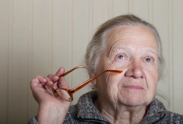 Portret van een oudere vrouw — Stockfoto