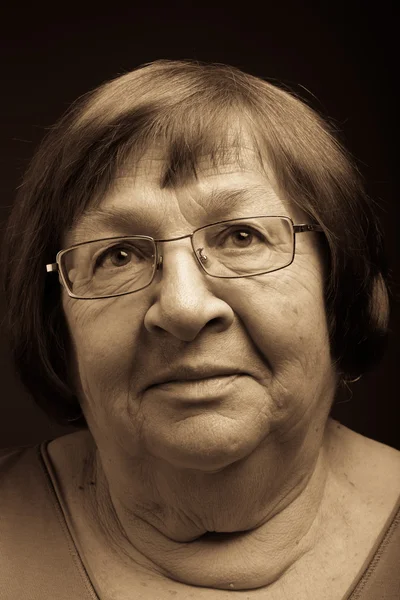 Retrato de mulher idosa. Sorri. Tonificado — Fotografia de Stock