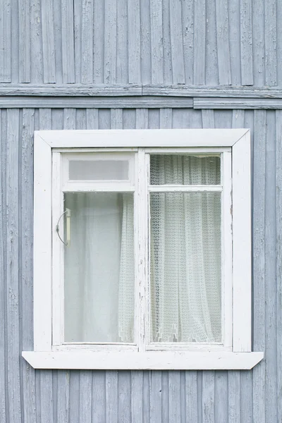A régi fa ablak házak festett fal. Szelektív összpontosít — Stock Fotó