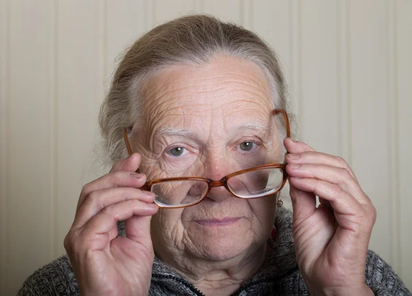 Yaşlı bir kadının portresi — Stok fotoğraf