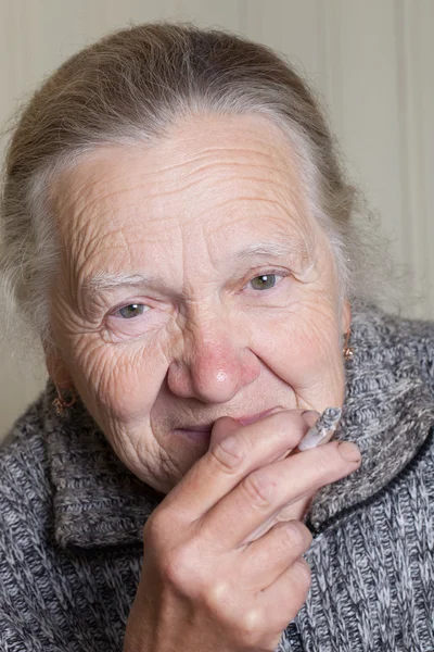 Egy idős nő portréja — Stock Fotó