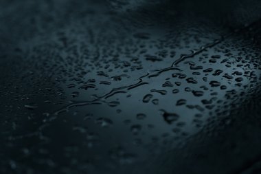 Bir renk arka plan üzerinde Su damlacıkları. Sığ derinlik-in tarla. Se