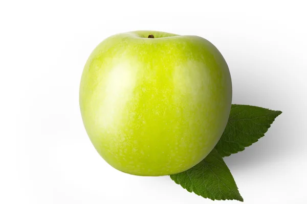 흰 배경에 분리되어 있는 싱싱 한 초록색 사과 — 스톡 사진