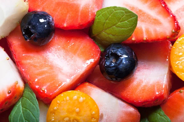 Many fresh berries on bright mousse cake. Selective focus. Shall — Stock Photo, Image