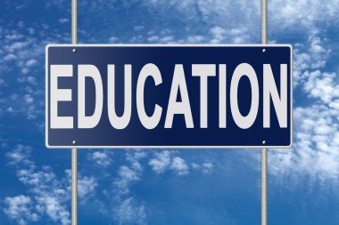 Gökyüzü arka plan üzerinde mavi tabela tabelasını