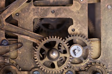 Eski saat toz ve yağlama yağı ile kirli. Seçici foc