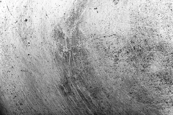 Eski metal kızartma tavası dibinde. Tonda