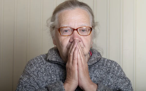 Portrait of elderly woman in glasses — Stock Photo, Image