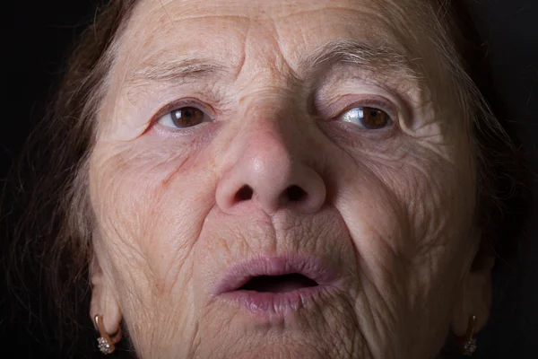 Portrait of elderly woman. Wonderment — Stock Photo, Image