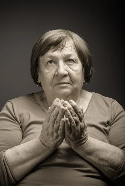 Porträtt av äldre kvinna. Fråga. Tonas — Stockfoto