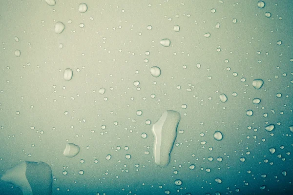 Gotas de agua sobre un fondo de color. Verde. Tonificado — Foto de Stock