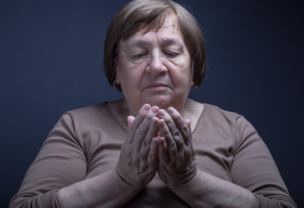 Портрет пожилой женщины. Вопрос. Toned
