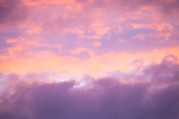Krásné Barevné Mraky Přirozeném Pozadí Oblohy — Stock fotografie