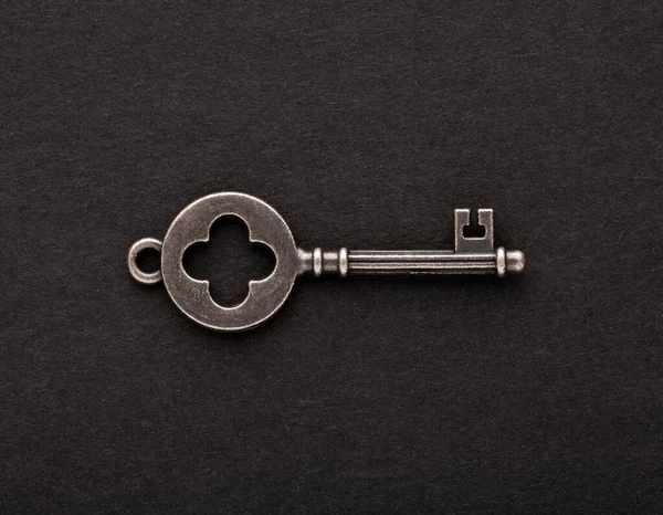 Dekorativ Metall Nyckel Tom Svart Bakgrund — Stockfoto