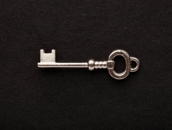 Dekorativ Metall Nyckel Tom Svart Bakgrund — Stockfoto