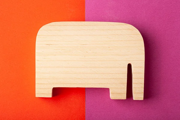 Elefantfigurine Snidad Från Massiv Furu För Hand Pussel Flerfärgad Bakgrund — Stockfoto